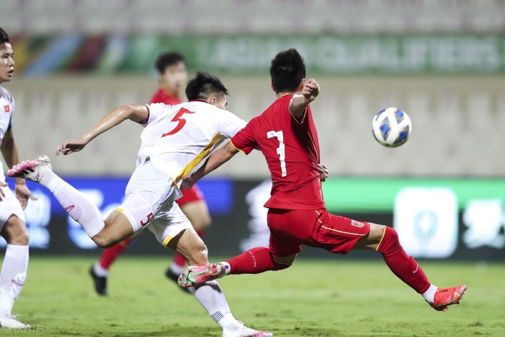 第90+1分钟，福登再次突施冷箭可惜这次是中柱弹出。